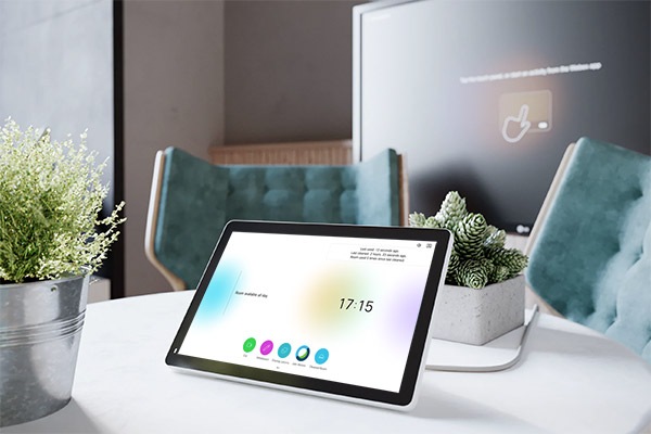 Nettoyage des salle; tablette sur une table